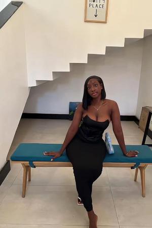 Mama Dee royal hookup service :Mama Dee royal hook