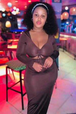 Mama Dee royal hookup service :Mama Dee royal hook