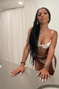 Sexyella 
