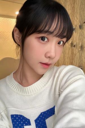 Rongrong, a university student from Taiwan: TG: @s