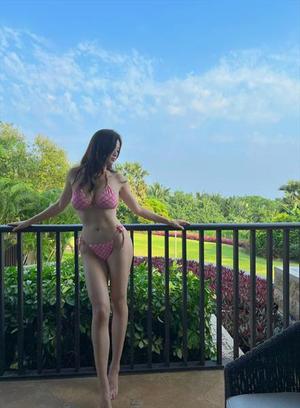 VIP Escort Alice WhatsApp:(+852) 47488410 WeChat：A
