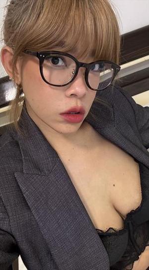 Asian Queen Bella