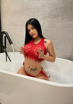 Airport Escort Frankfurt:Ella